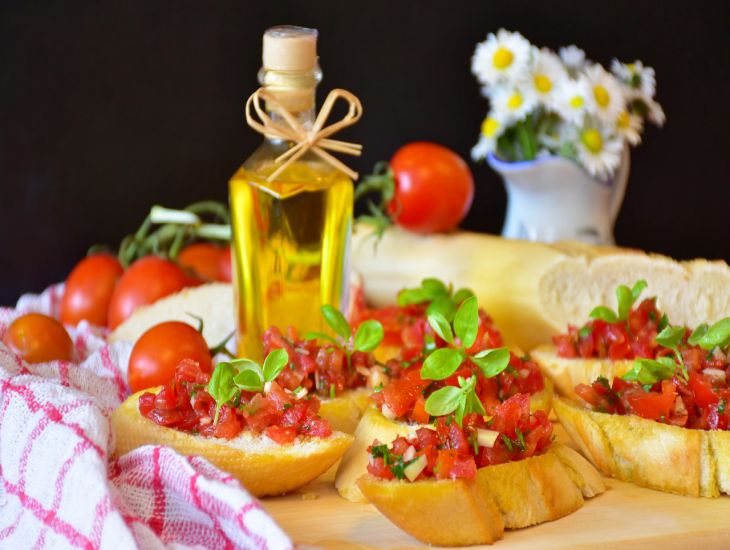 bread, tomatoes