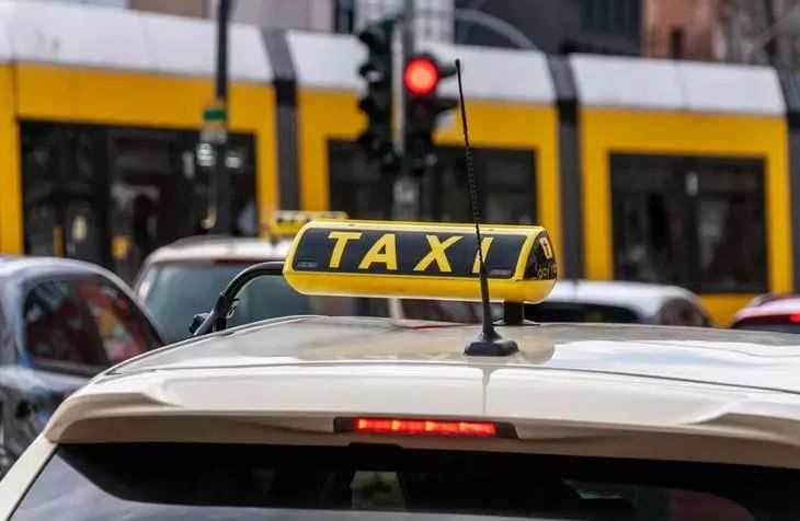 Taxi