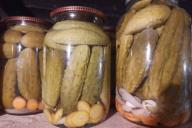 jars, cucumbers